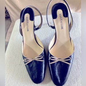 Ann Taylor business leather sling back with medium heel and tan bow, size 8,
